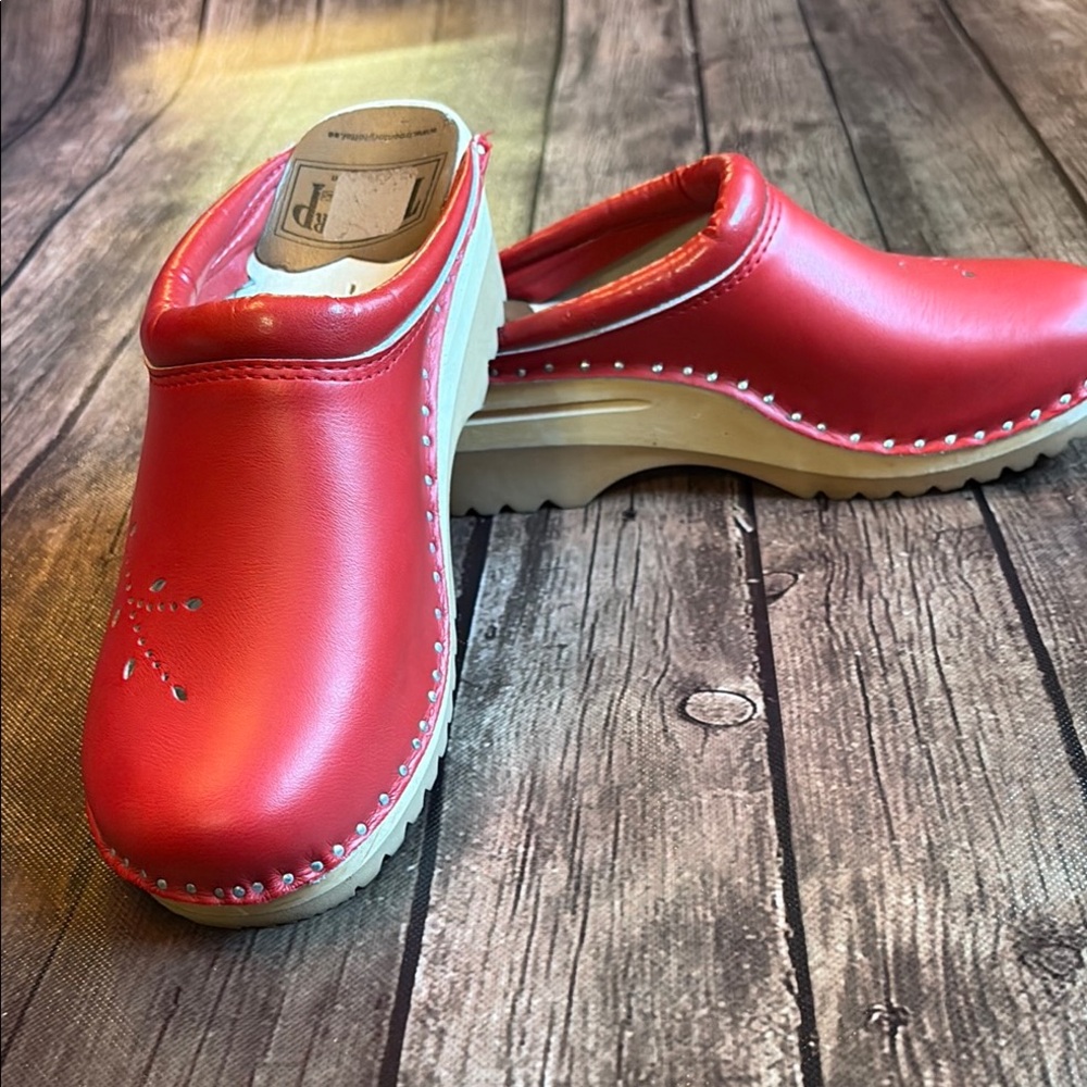 EUC Troentorp Swedish O'Keefe Red Clogs Sz 38 (US 7.5)